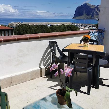 Bed and Breakfast La Terrazza Sul Golfo Ізола-делле-Фемміне Екстер'єр фото