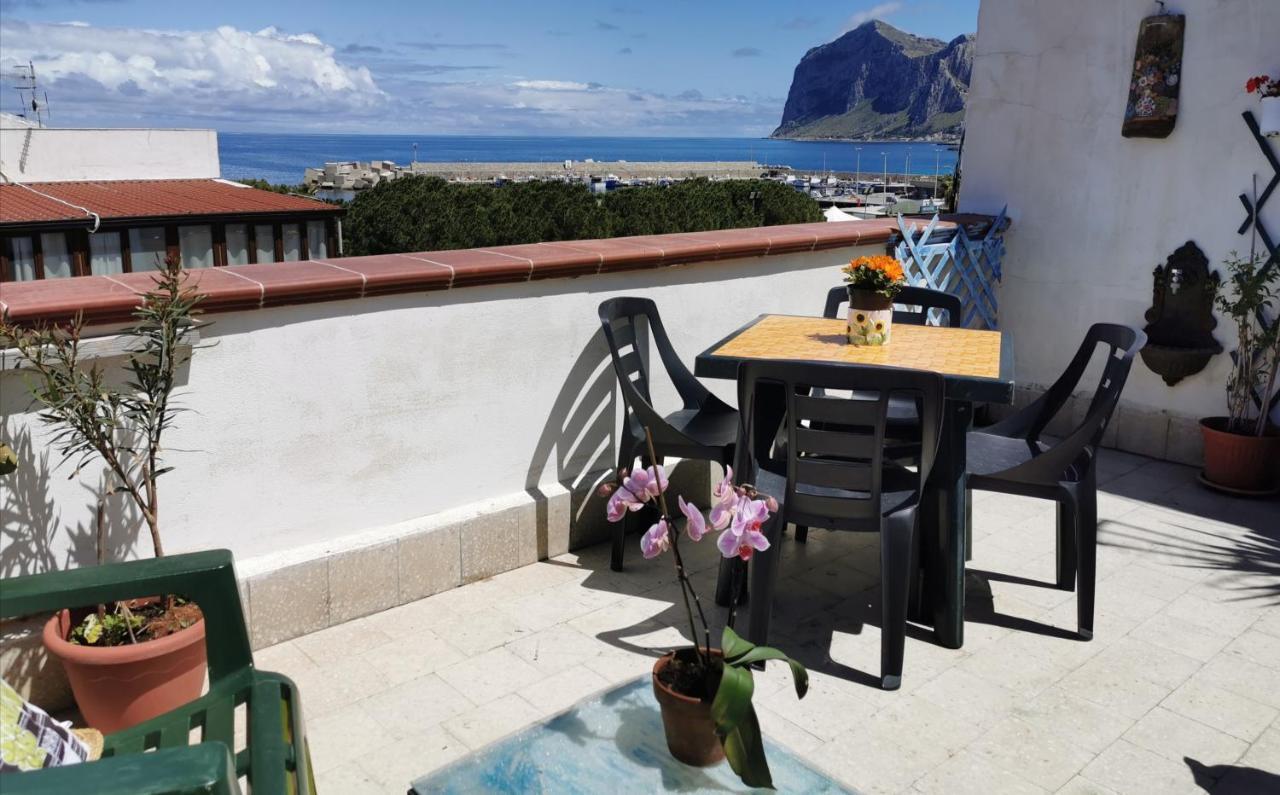 Bed and Breakfast La Terrazza Sul Golfo Ізола-делле-Фемміне Екстер'єр фото
