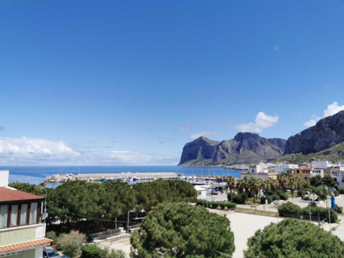 Bed and Breakfast La Terrazza Sul Golfo Ізола-делле-Фемміне Екстер'єр фото
