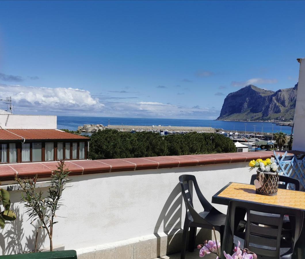 Bed and Breakfast La Terrazza Sul Golfo Ізола-делле-Фемміне Екстер'єр фото