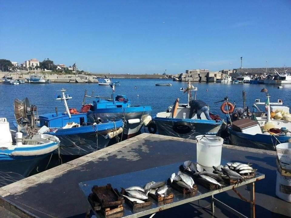 Bed and Breakfast La Terrazza Sul Golfo Ізола-делле-Фемміне Екстер'єр фото